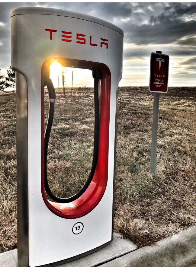 PHOTO Tesla Charging Station In The Middle Of Nowhere