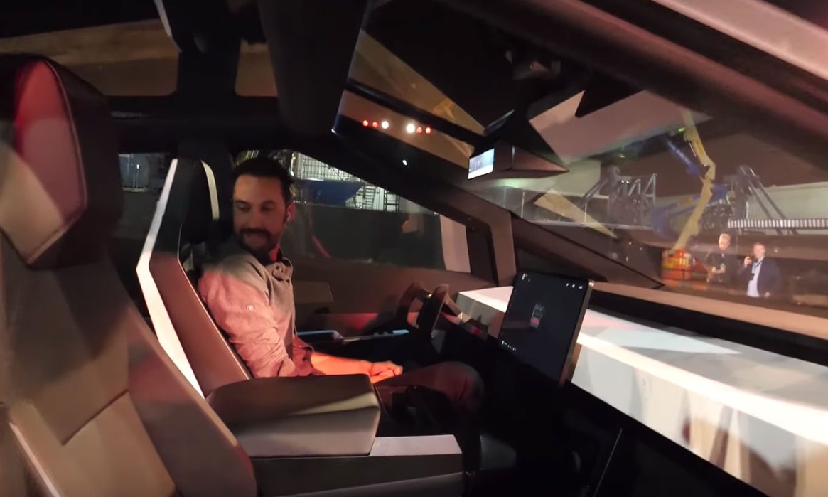 PHOTO Tesla Cybertruck Sun Visor Is Flush Agains A-Pilla