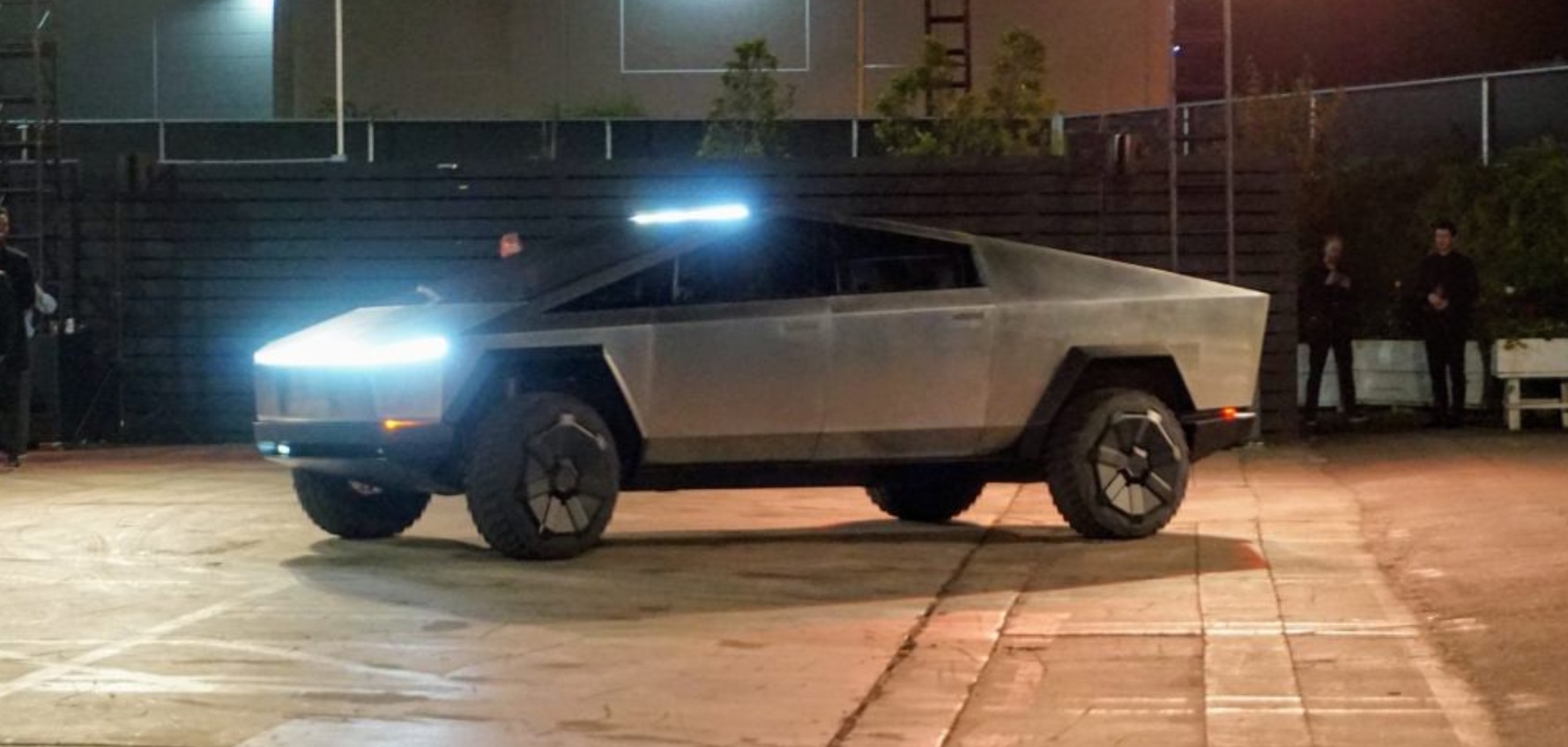 PHOTO Tesla Cybertruck With Security Lights