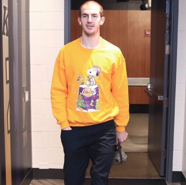 PHOTO Alex Caruso Wins Christmas By Showing Up In Locker Room With