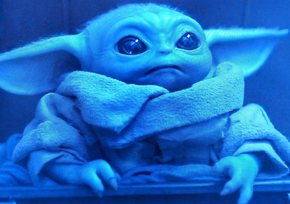 PHOTO Baby Yoda's Eyes Glowing Blue