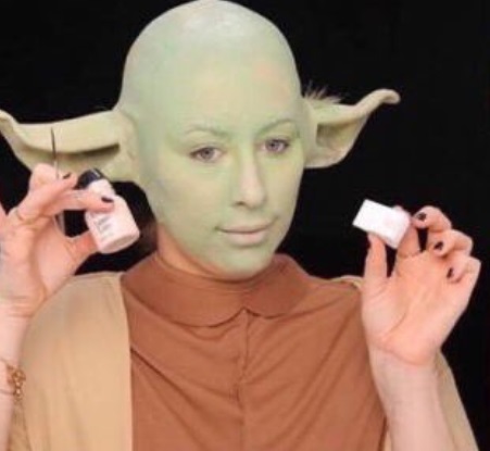 PHOTO Girl Paints Her Face Green With Big Ears To Look Like Baby Yoda