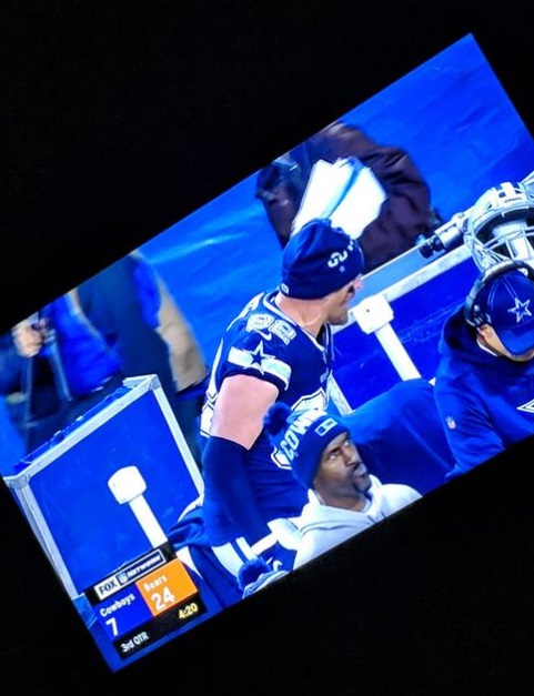 PHOTO Jason Witten Yelling At Jason Garett Who Just Ignores Witten And Keeps His Head Down