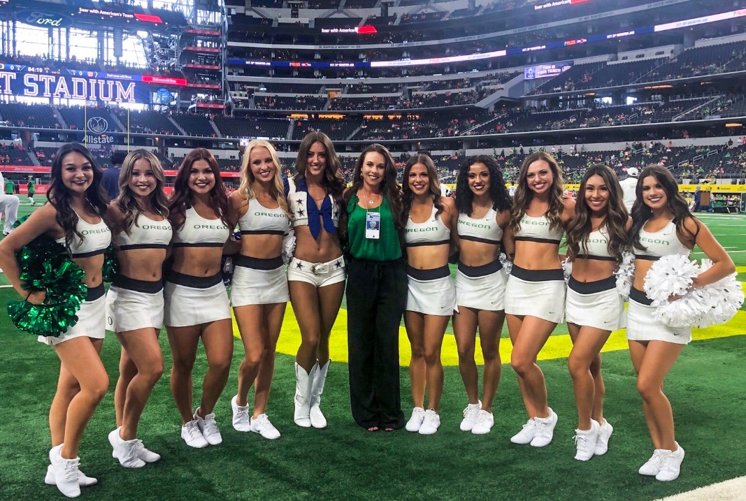 PHOTO Oregon Ducks Cheerleaders Have Bettr Abs Than Dallas Cowboys Cheerleaders