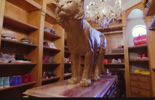 PHOTO Antonio Brown Has Tiger Sculpture In His Closet At Hollywood Florida Home