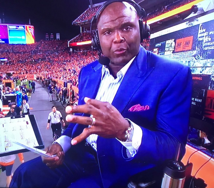 PHOTO Booger McFarland's Finger Dislocated While On National TV