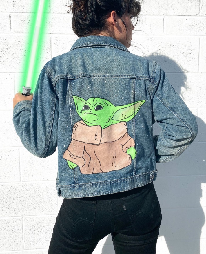 PHOTO Hot Brunette Wearing Baby Yoda Denim Jacket