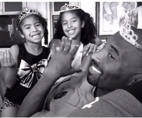 PHOTO Kobe Bryant And His Daughters Wearing Crowns