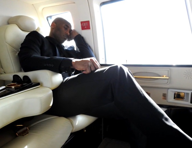 PHOTO Kobe Bryant Sleeping In His Helicopter While In Flight