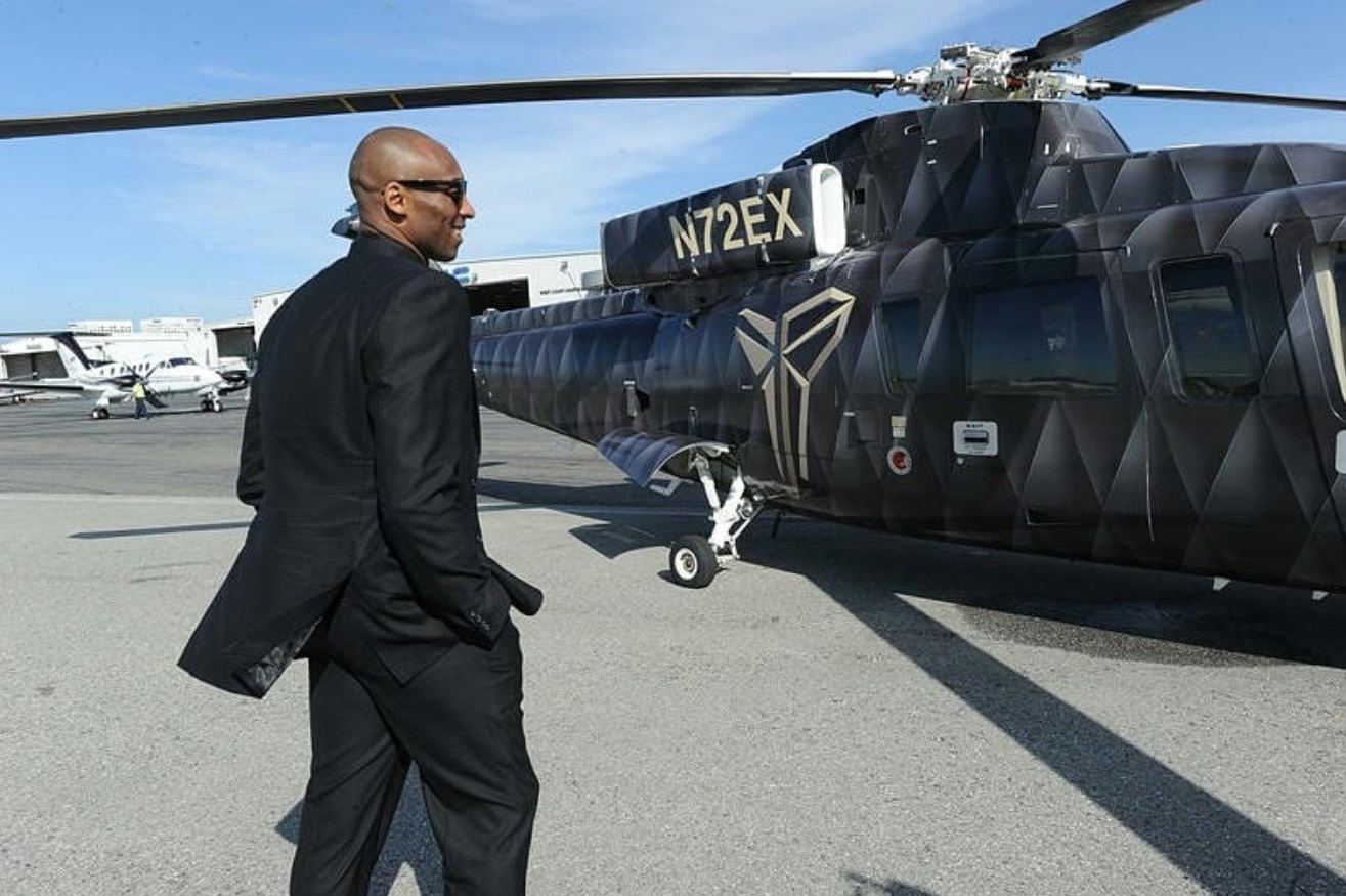 PHOTO Kobe Bryant Smiling Standing Next To His Blacked Out Mamba Helicopter