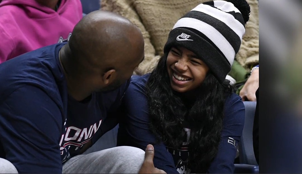 PHOTO Kobe Bryant's Daughter Gianna Smiling At Him