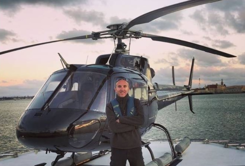 PHOTO Kobe Bryant's Private Pilot Standing Next To His Plane