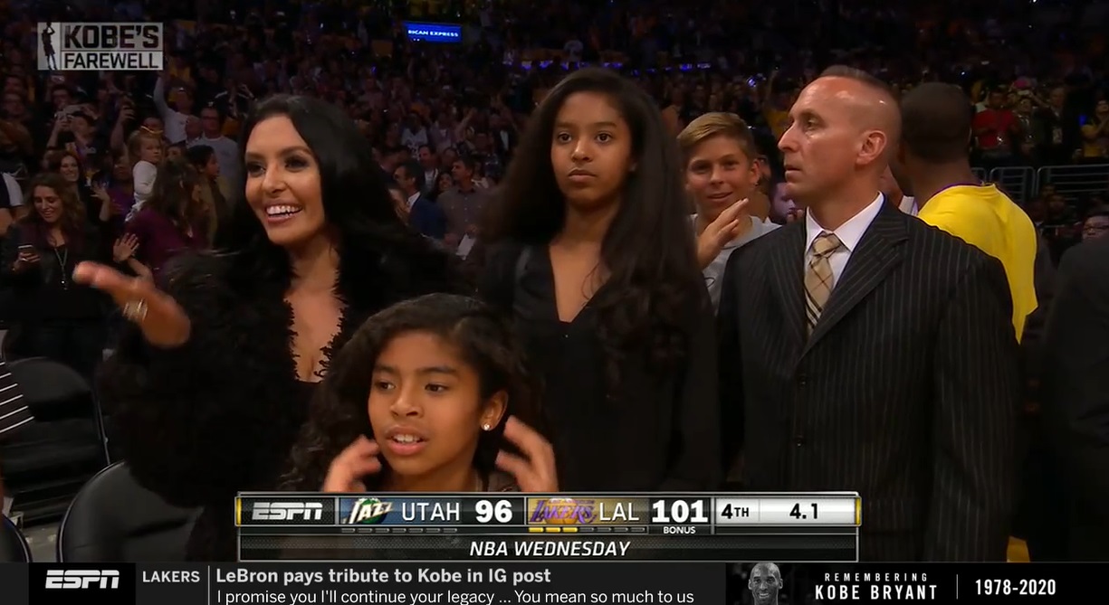 PHOTO Kobe Bryant's Wife Vanessa Blowing Kisses At Him During His Final Game