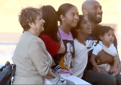 PHOTO Kobe On A Boat With His Entire Family