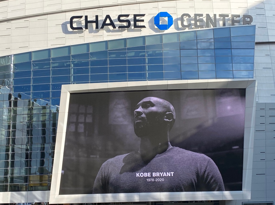 PHOTO Large Videoboard Outside Chase Center Rembers Kobe Bryant