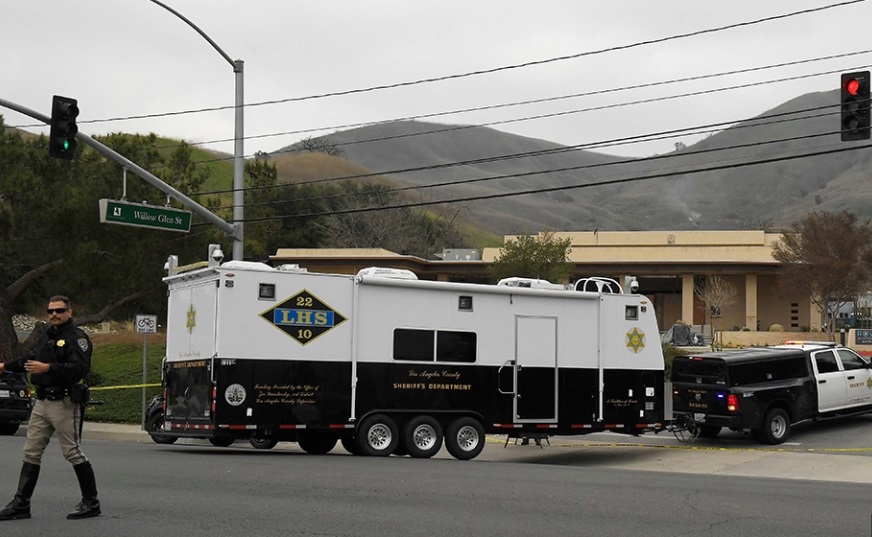 PHOTO Los Angeles Sheriff Investigation Truck Shows Up To Calabasas Neighborhood To Investigate Kobe Bryant Helicopter Crash