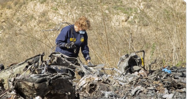 PHOTO NTSB Digging Through Kobe Bryant Helicopter Wreckage In Calabasas