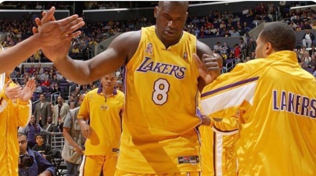 PHOTO Shaq Wearing Kobe's #8 Jersey