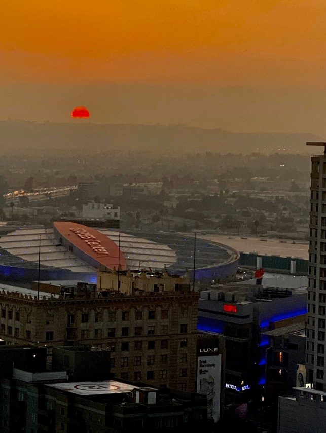 PHOTO Sunset Over Staples Center On Sunday The Night Of Kobe's Death