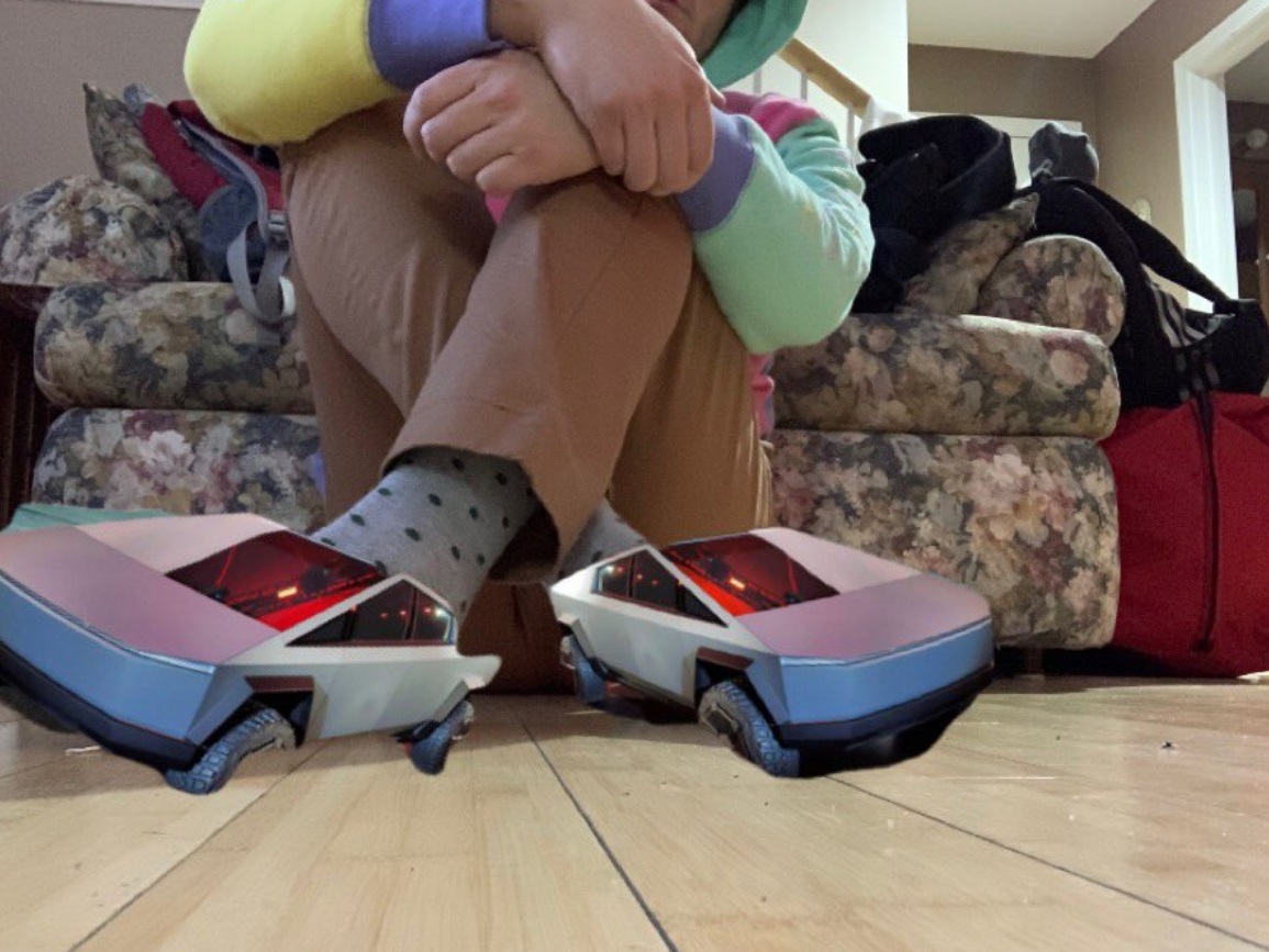 PHOTO Tesla Cybertruck Slippers