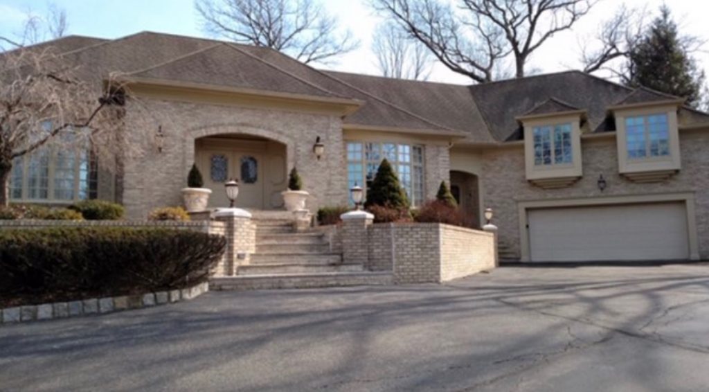 PHOTO Bernie Sanders 430K House Looks Like A Mansion