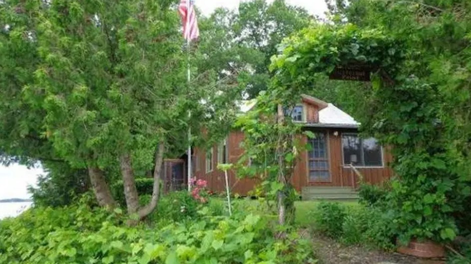 PHOTO Bernie Sanders' Home And It's Not Huge