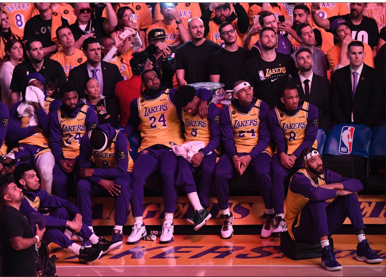 PHOTO Chilling Image Of Lakers Entire Team Watching Kobe Tribute From Bench