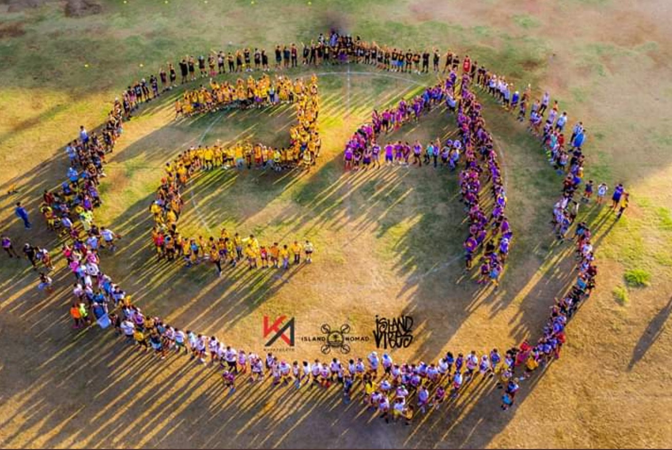 PHOTO Fans In Cebu City Philippines Line Up To Form The #24 For Kobe Bryant