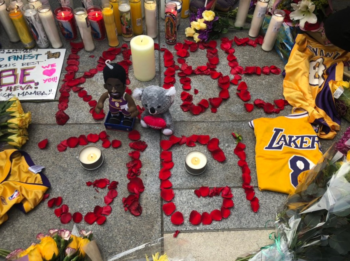 PHOTO Kobe And Gigi's Name Spelled Out In Red Roses At LA Live