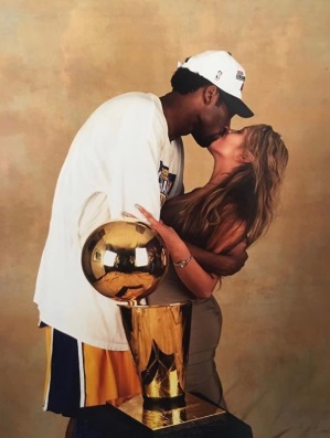 PHOTO Kobe Bryant Kissing Vanessa After Winning Title