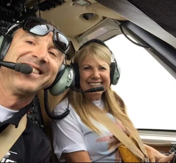 PHOTO Kobe's Pilot Flying With His Wife