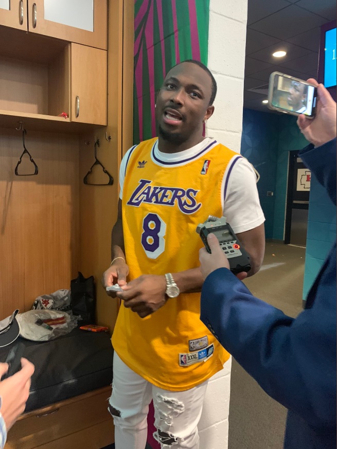 PHOTO LeSean McCoy Sneaks Into Chiefs Winning Locker Room Wearing Lakers Kobe #8 Jersey