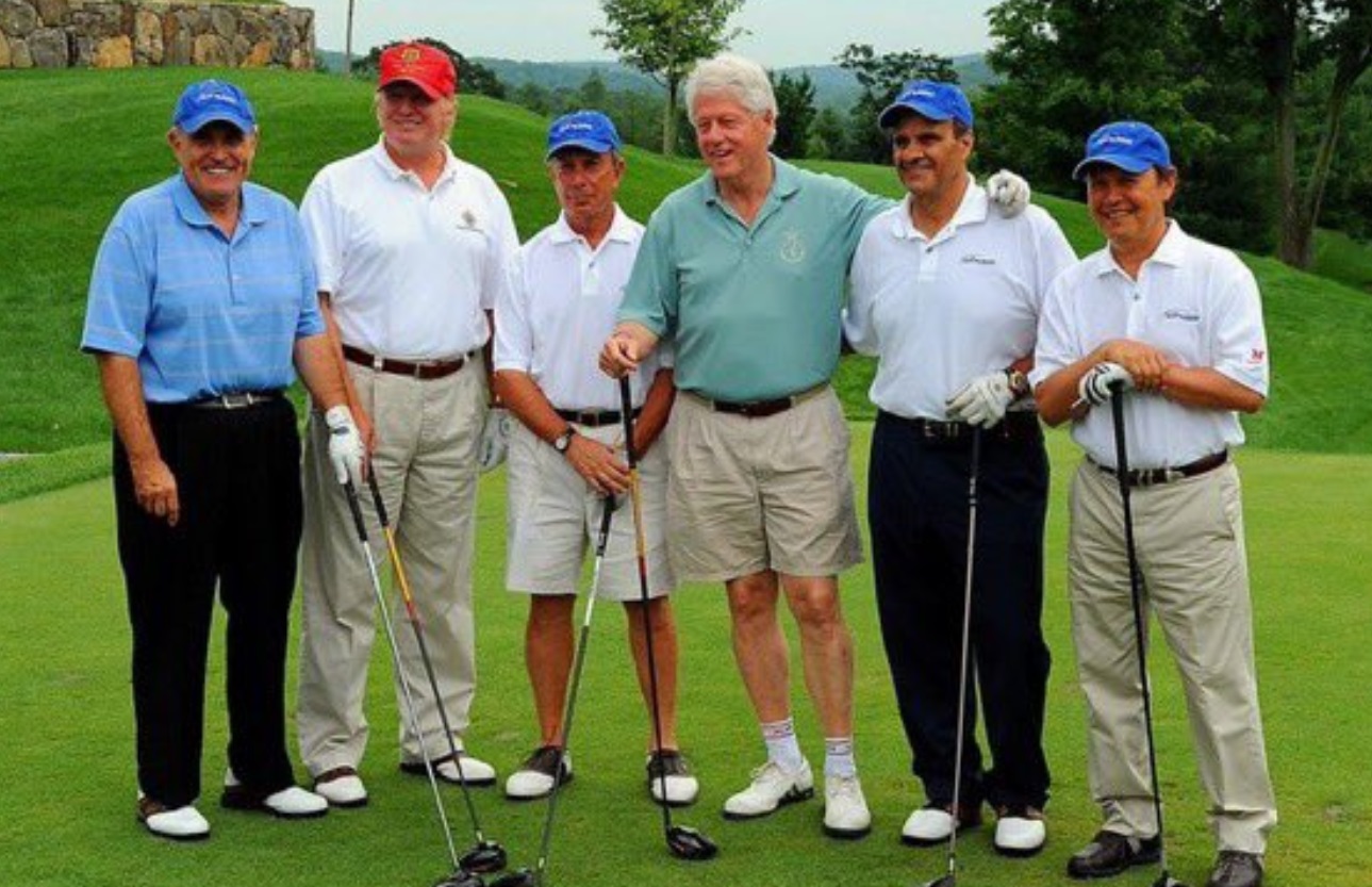 PHOTO Michael Bloomberg Looking Short Standing Next To Bill Clinton Golfing In Palm Beach