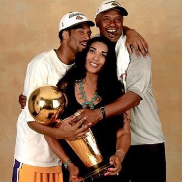 PHOTO Rare Picture Of Kobe Posing For Photo With His Mother And Father Joe And Pam Bryant After Winning Title