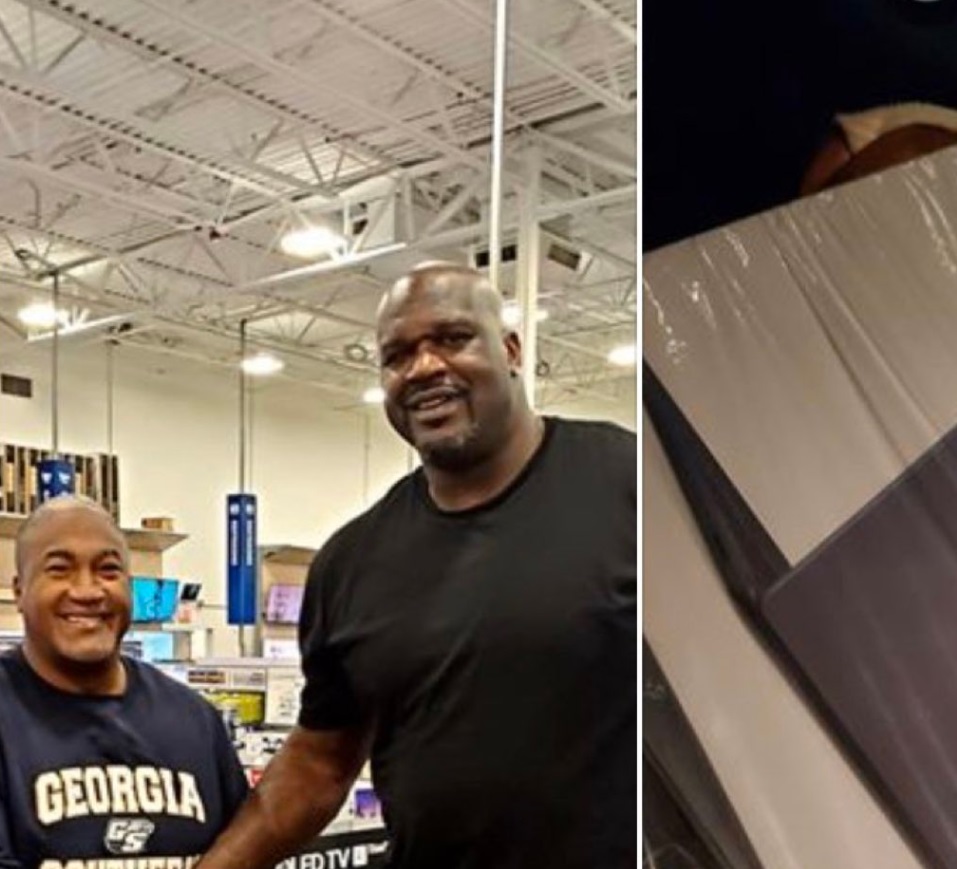 PHOTO Shaq Buys Dude Computer In Atlanta Store After Guy Tells Him He's Sorry About Loss Of Kobe