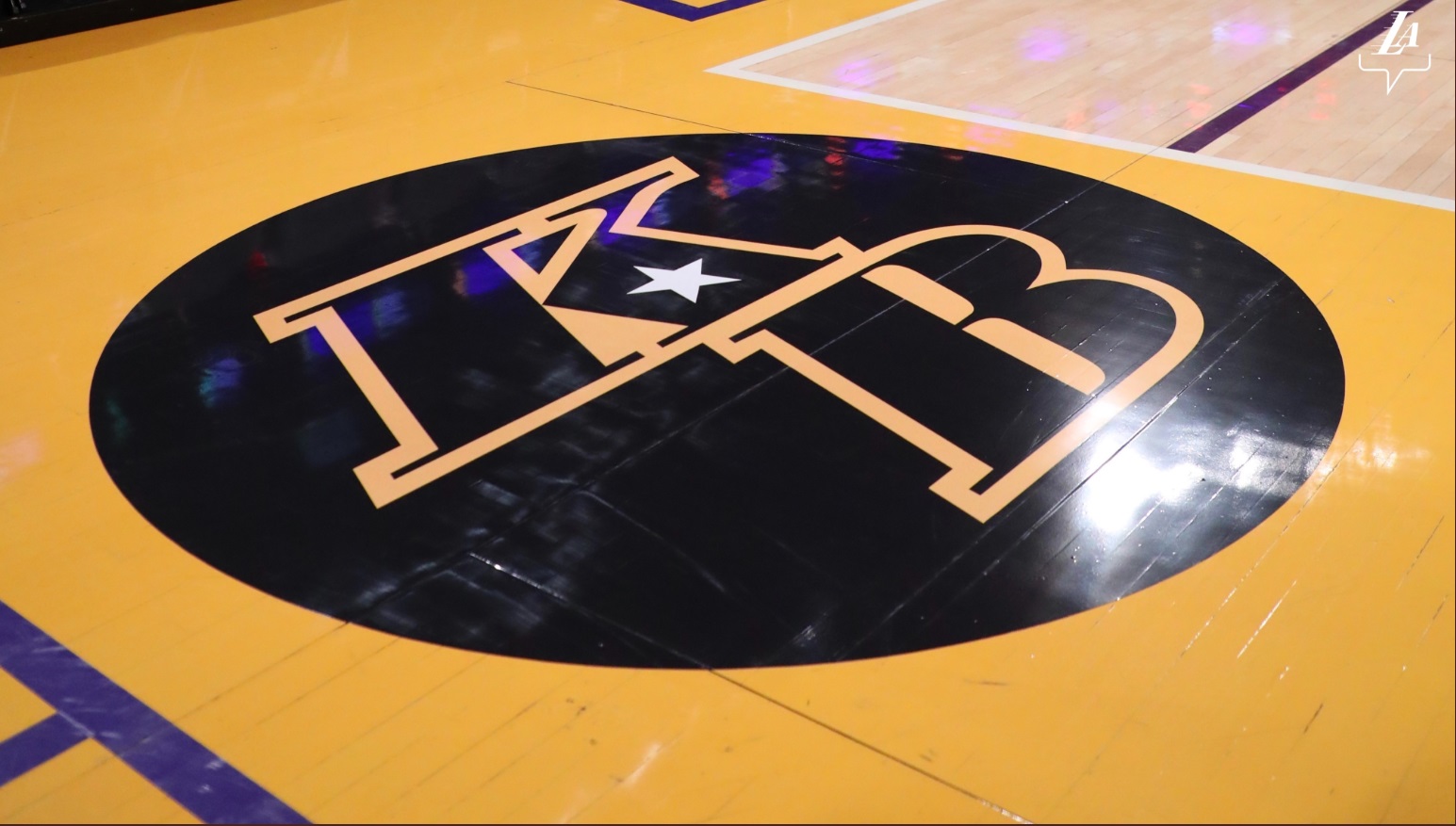 PHOTO The Letters K And B On Baseline Of Staples Center Court For Kobe
