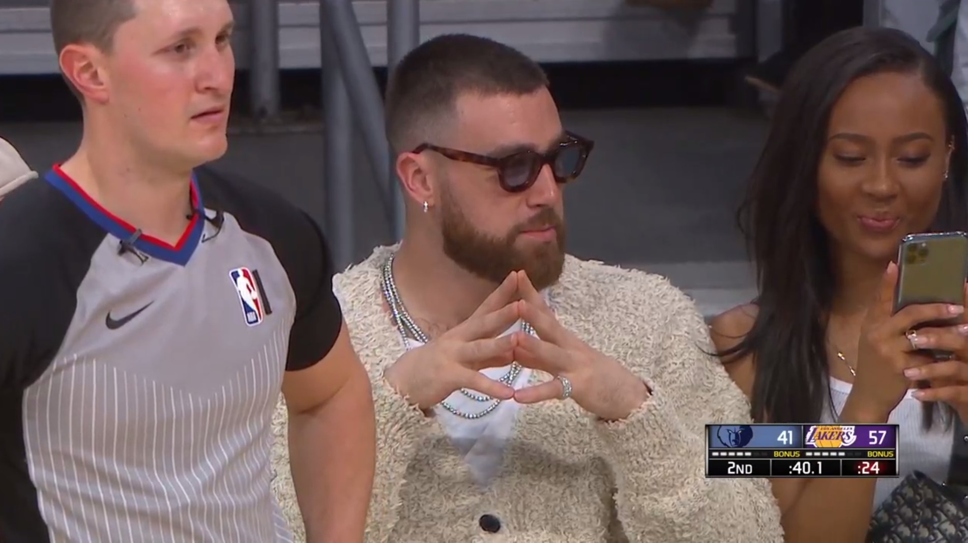 PHOTO Travis Kelce's Girlfriend Looking Smoking Hot Texting Instead Of Watching Grizzlies Lakers Courtside