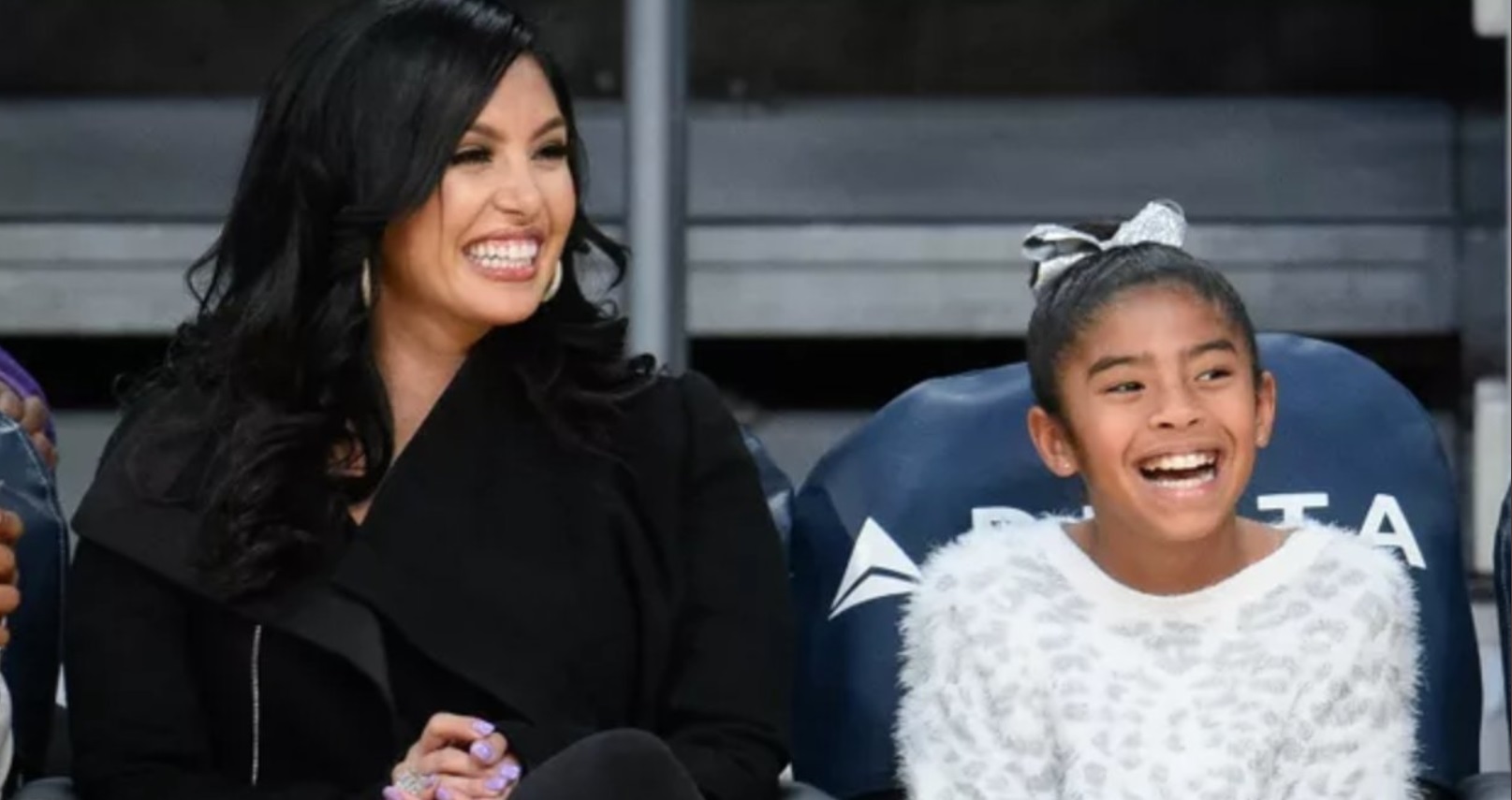 PHOTO Vanessa Bryant Smiling Courtside At Staples Center