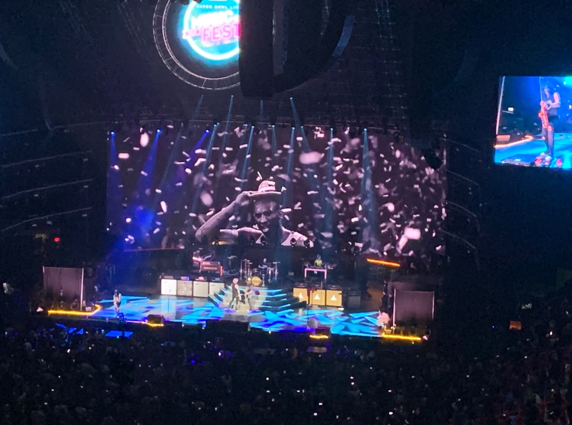 PHOTOS More Pictures Of Guns N Roses Dedicating Song To Kobe Bryant 