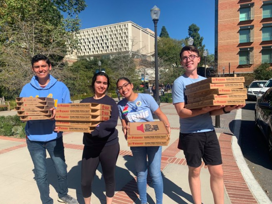 PHOTO Bernie Sanders Volunteers Deliver Dozens Of Pizza Hut Pizza To Voters Encouraging Them To Stay In 2.5 Hour Wait Line