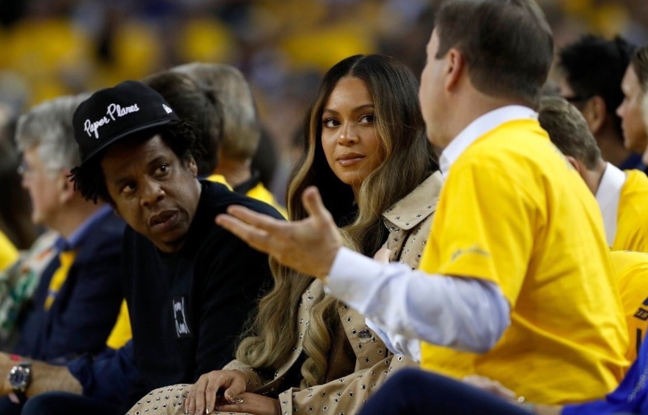 PHOTO Beyonce Side Eyeing Warriors Owner Joe Lacob