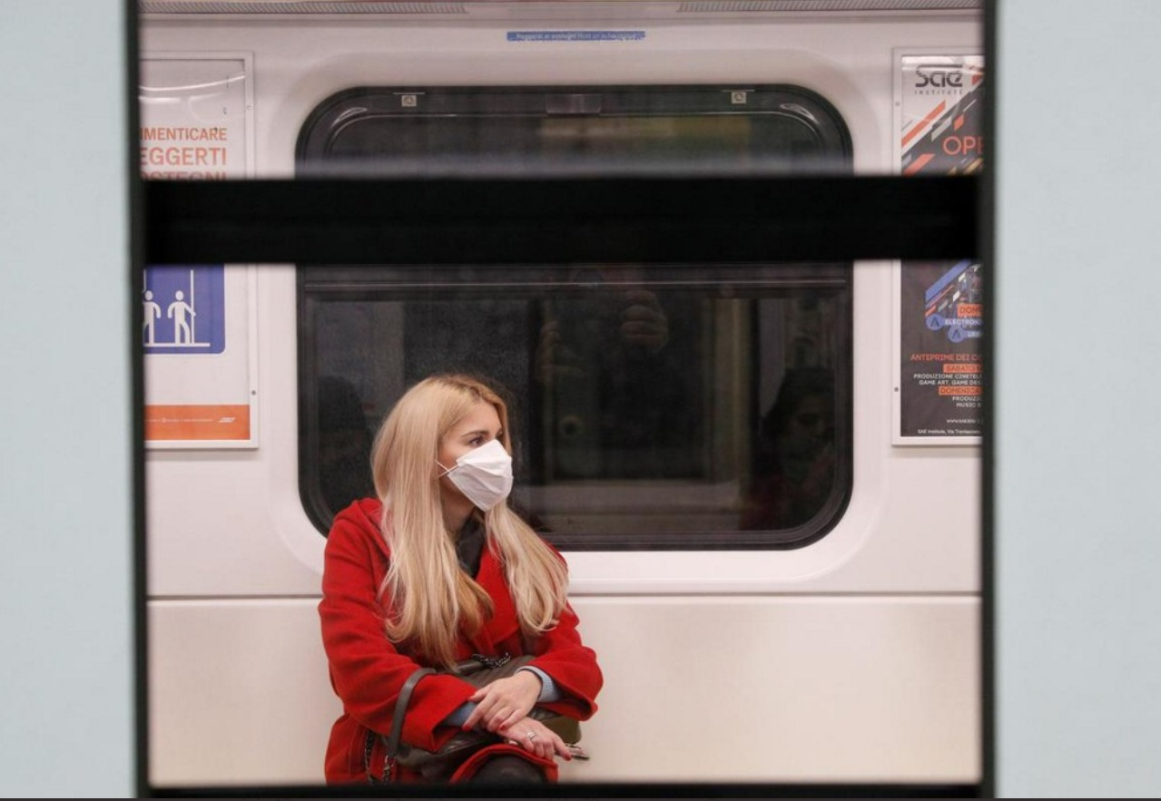 PHOTO Hot Blonde Wearing Mask Afraid Of Catching Corona Virus