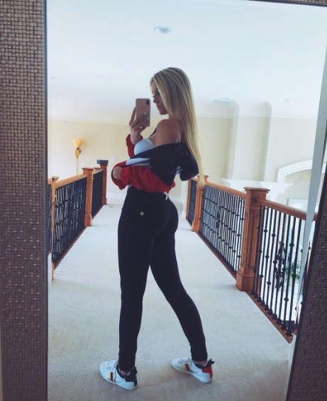 PHOTO Jamal Murray's Girlfriend Full Body Shot Mirror Selfie