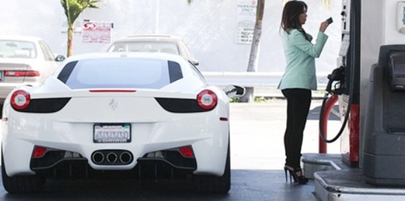 PHOTO Kim Kardashian Getting Gas For Her Ferrari 458 In LA