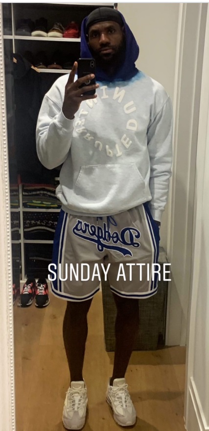 PHOTO Lebron Wearing Dodgers Basketball Shorts