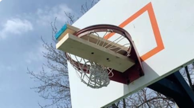 PHOTO Local NYC Park Has Wood Blocking Basket At Basketball Court To Keep People From Playing There During Corona Virus