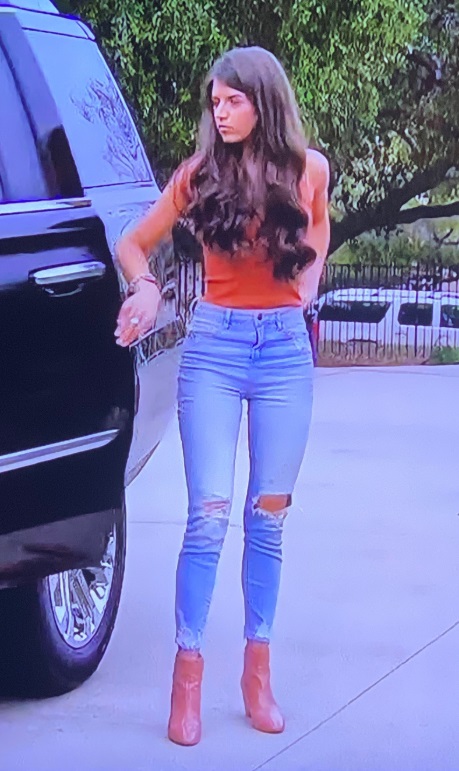 PHOTO Madison Prewitt Wearing 200 Designer Jeans On The Bachelor