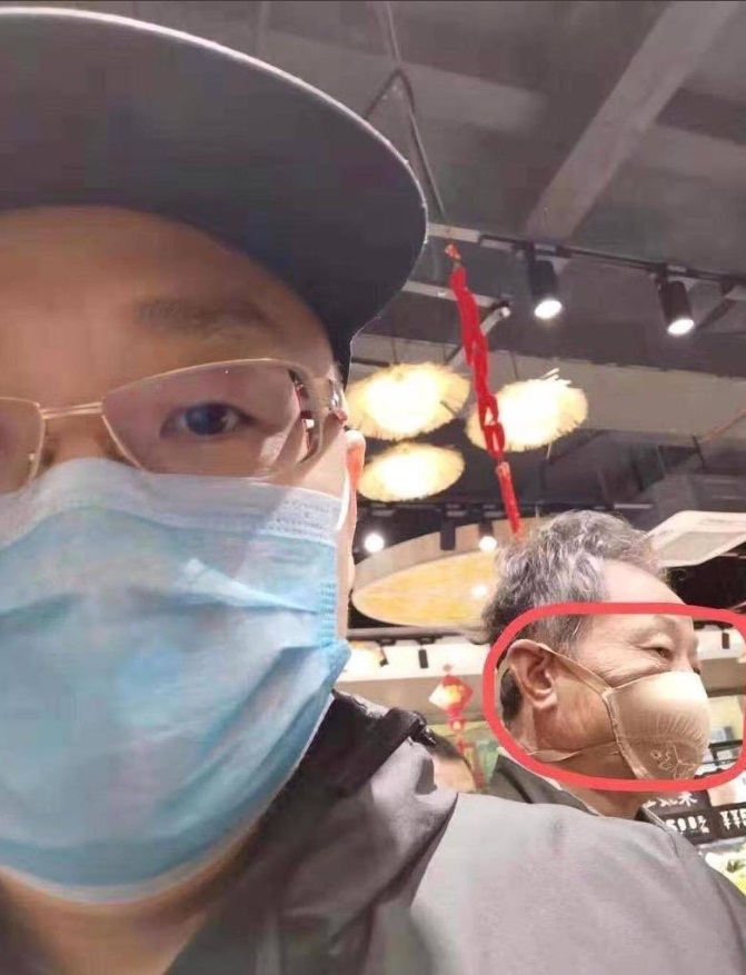 PHOTO Man In China Wearing A Bra Over His Face To Avoid Catching Corona Virus