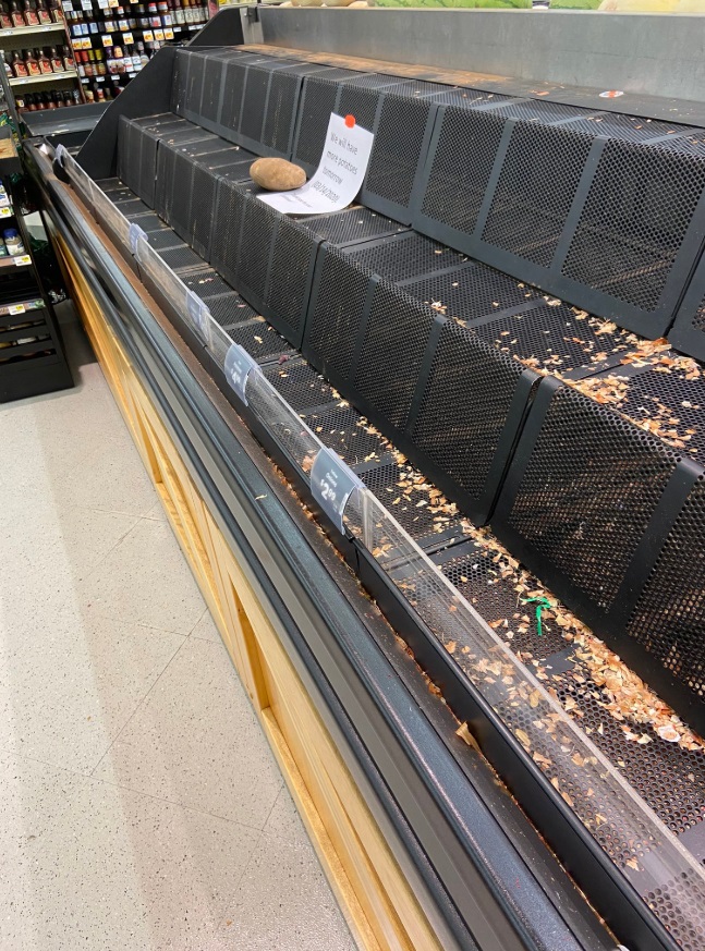 PHOTO One Grocery Store Ran Out Of Vegetables Due To Corona Virus Panic Buying