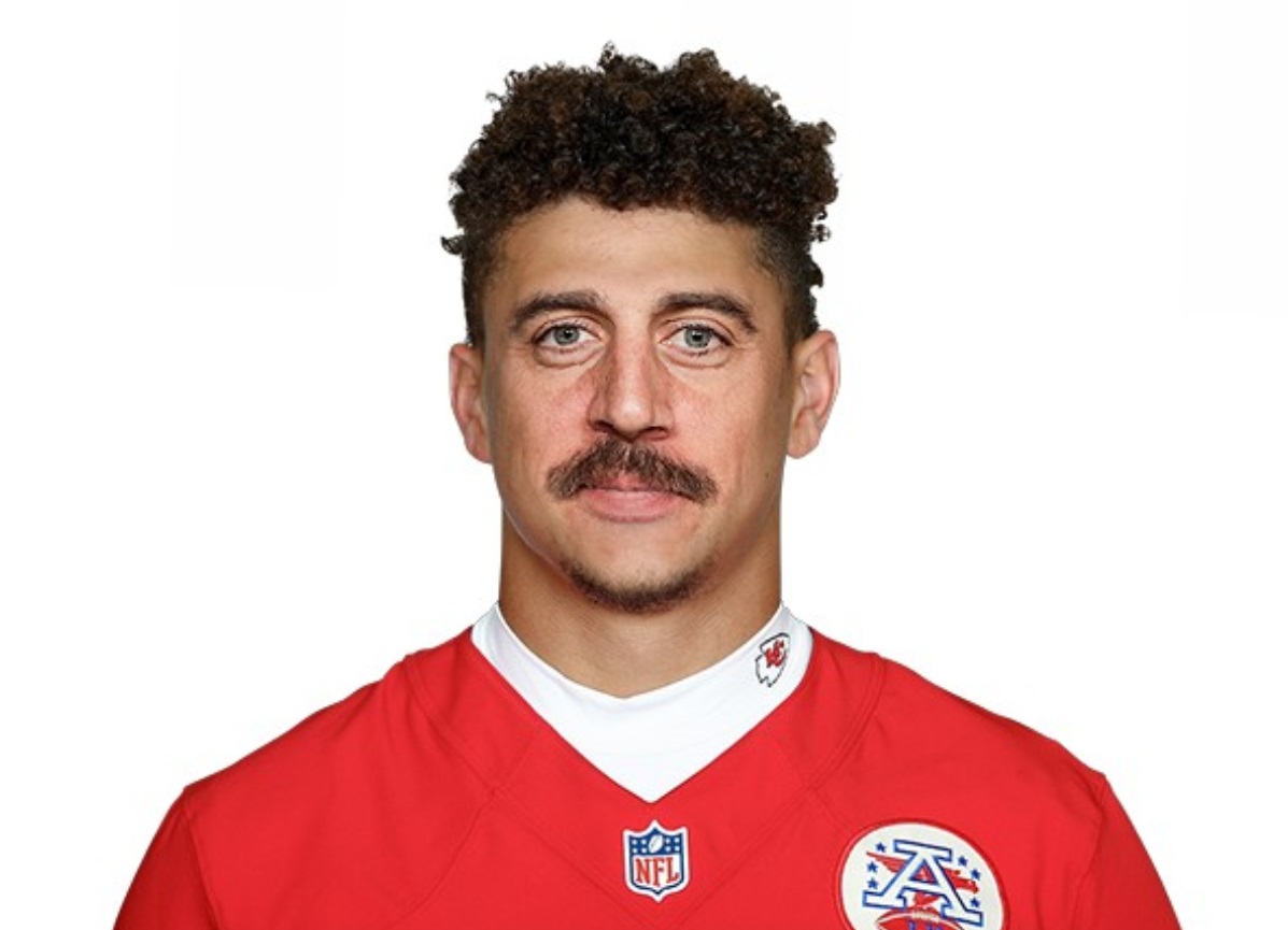 PHOTO Patrick Mahomes With Aaron Rodgers' Face